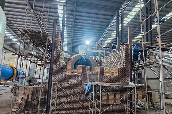 贵州大型白酒糟烘干机炉子砌筑施工现场